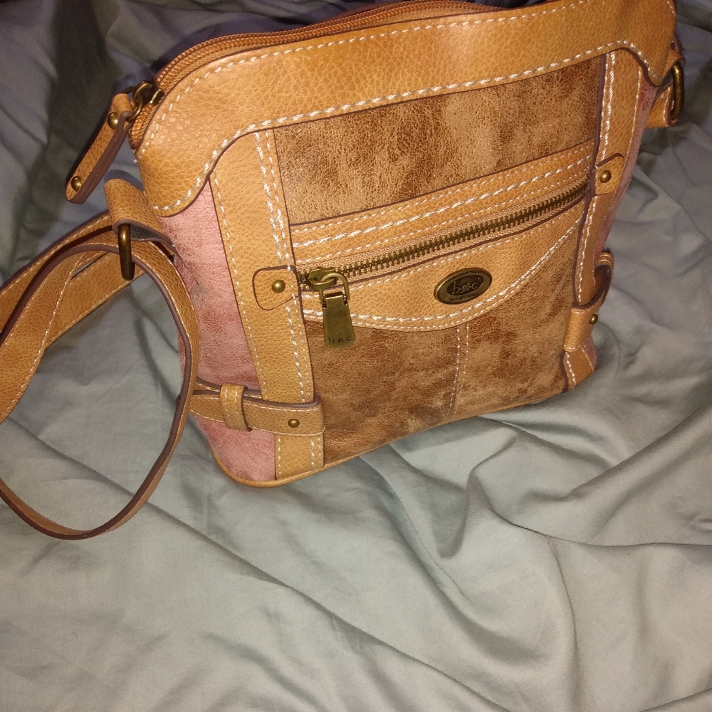 **BØC**Portable charger purse (BUY OR MAKE OFFERS)